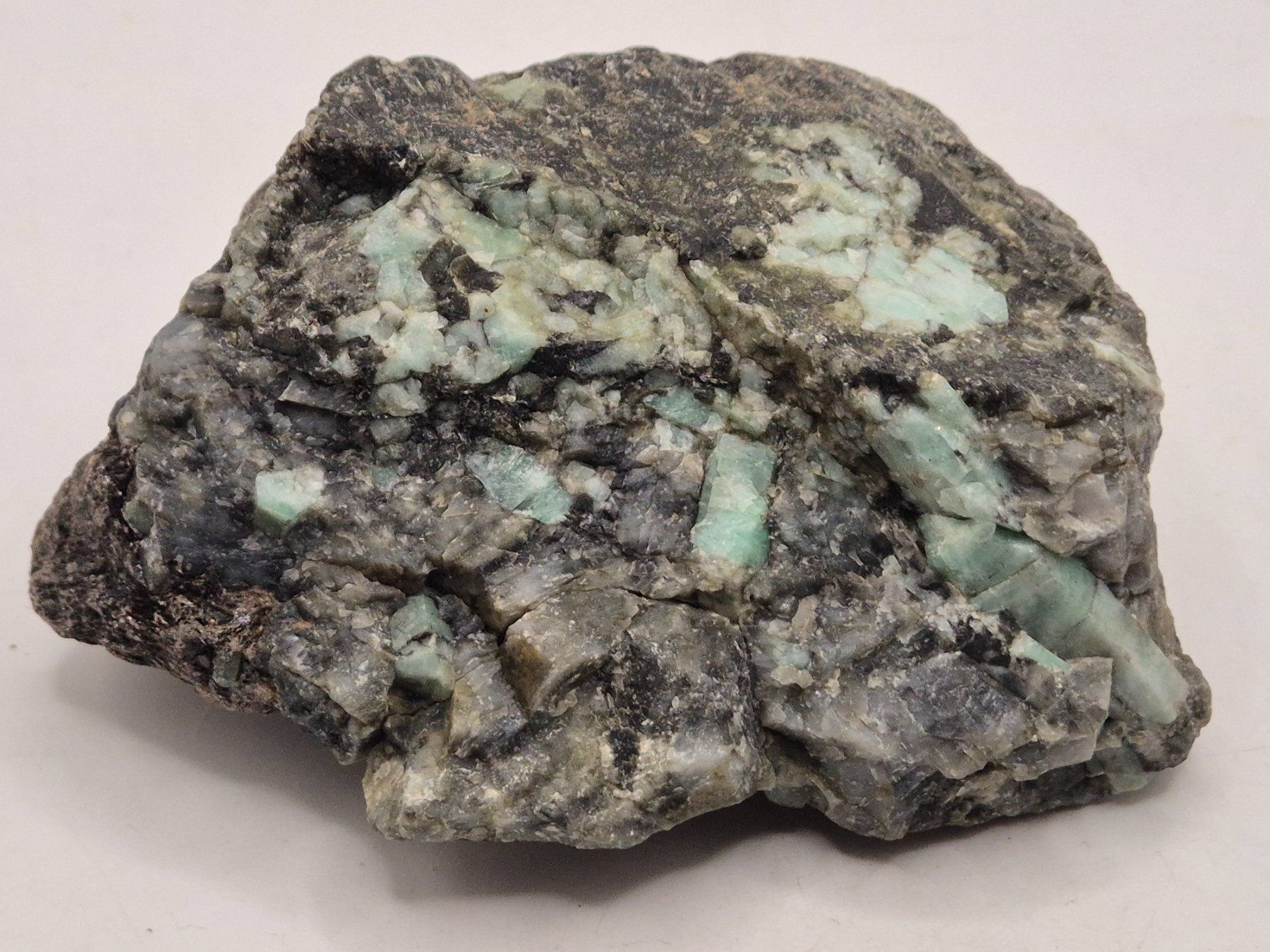 Mineralien & Heilsteine: Smaragd roh in Muttergestein (345) – Neu und originalverpackt aus Winterthur von LukasMineralienOase