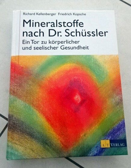 Livres: Mineralstoffe nach Dr. Schüssler – D'occasion à Wetzikon ZH par strubeli024