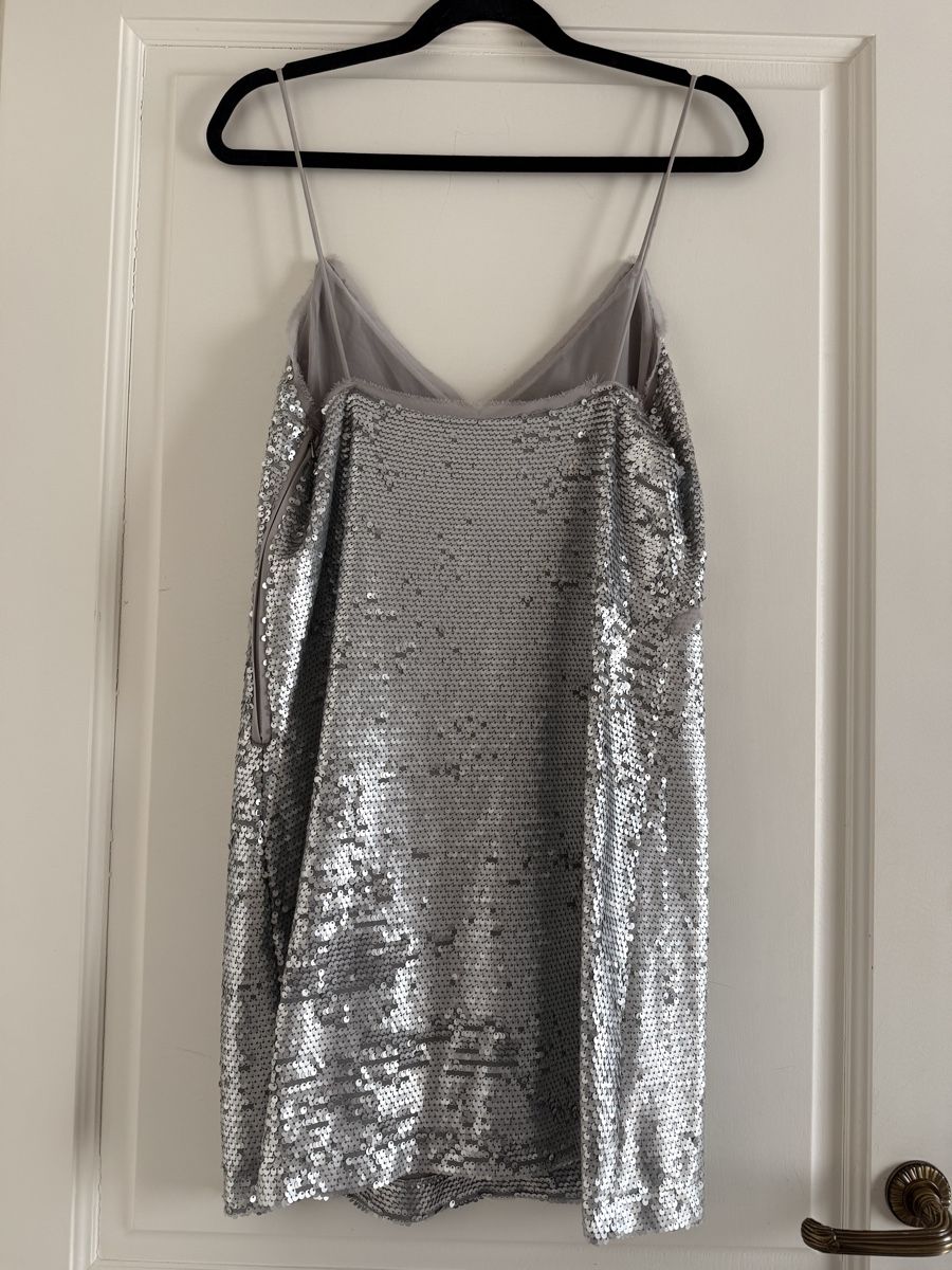 Vestiti: Mango Silver Sequin Mini Dress – Usato da Corsier-sur-Vevey venduto da Kristina.Nova 2