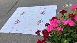Nappe brodée à la main 136x168cm handbestickte Tischdecke