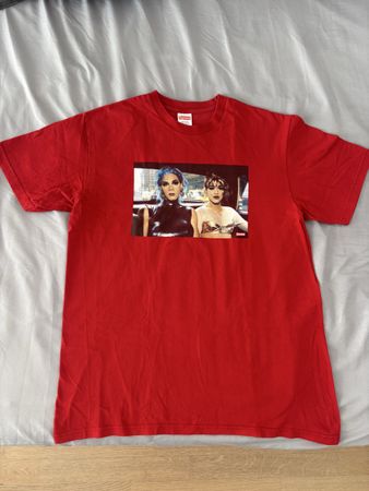 Supreme „two girls taxi“ T-shirt