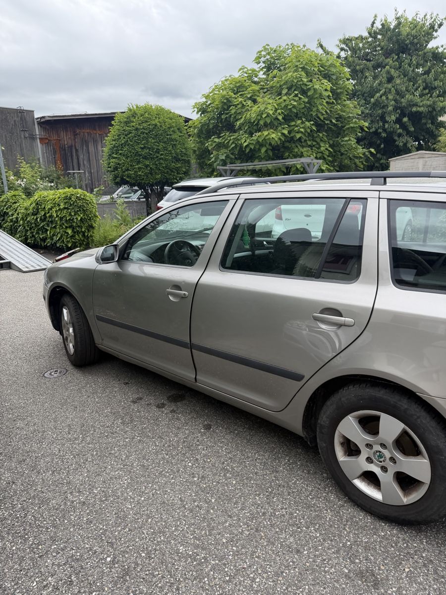 Tutti pezzi di ricambio auto: Skoda Octavia  Teile Schlachten  – Usato da Geiss venduto da luk_cnw8 4