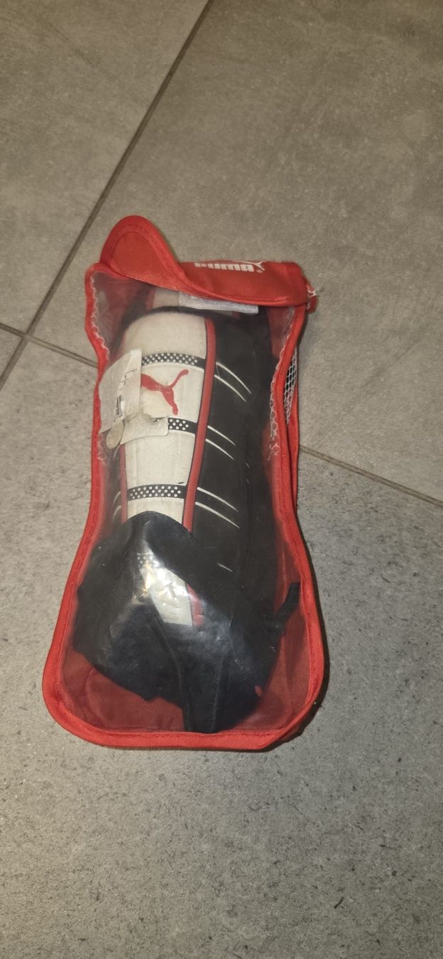 Puma Protezioni & Imbottiture: protège tibia enfant – Usato da Villaz-st-Pierre venduto da petja31 1