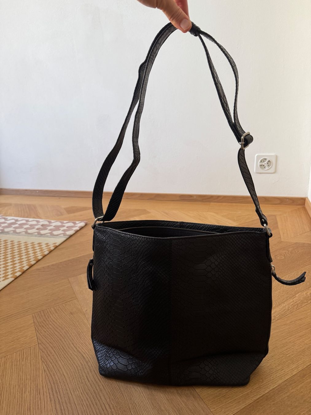 Borse da donna: Schwarze Umhängetasche - Schwarzes Leder – Usato da Zürich venduto da val_r5c5 3