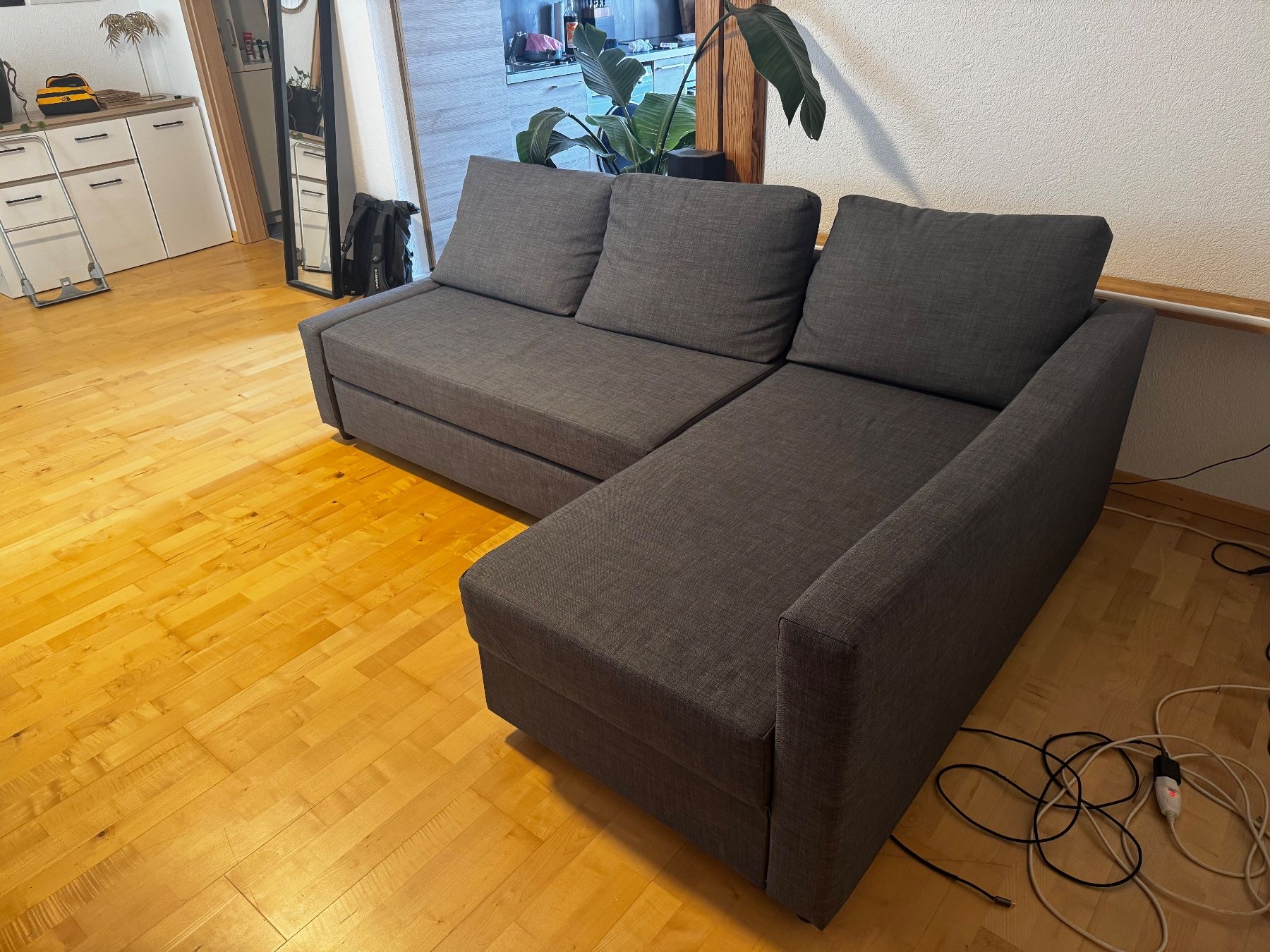 Ikea Sofas: Canapé d’angle droit convertible – D'occasion à Saignelégier par Minastiriel 1