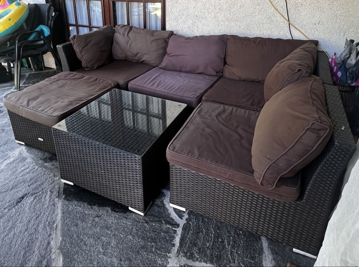 Divani: Divano da giardino in rattan con tavolino e cuscini – Usato da Sementina venduto da kel_lr5f