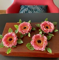 4er Set Kerzen Deko-Blumenkränze, Rosen-Optik, rot-pink