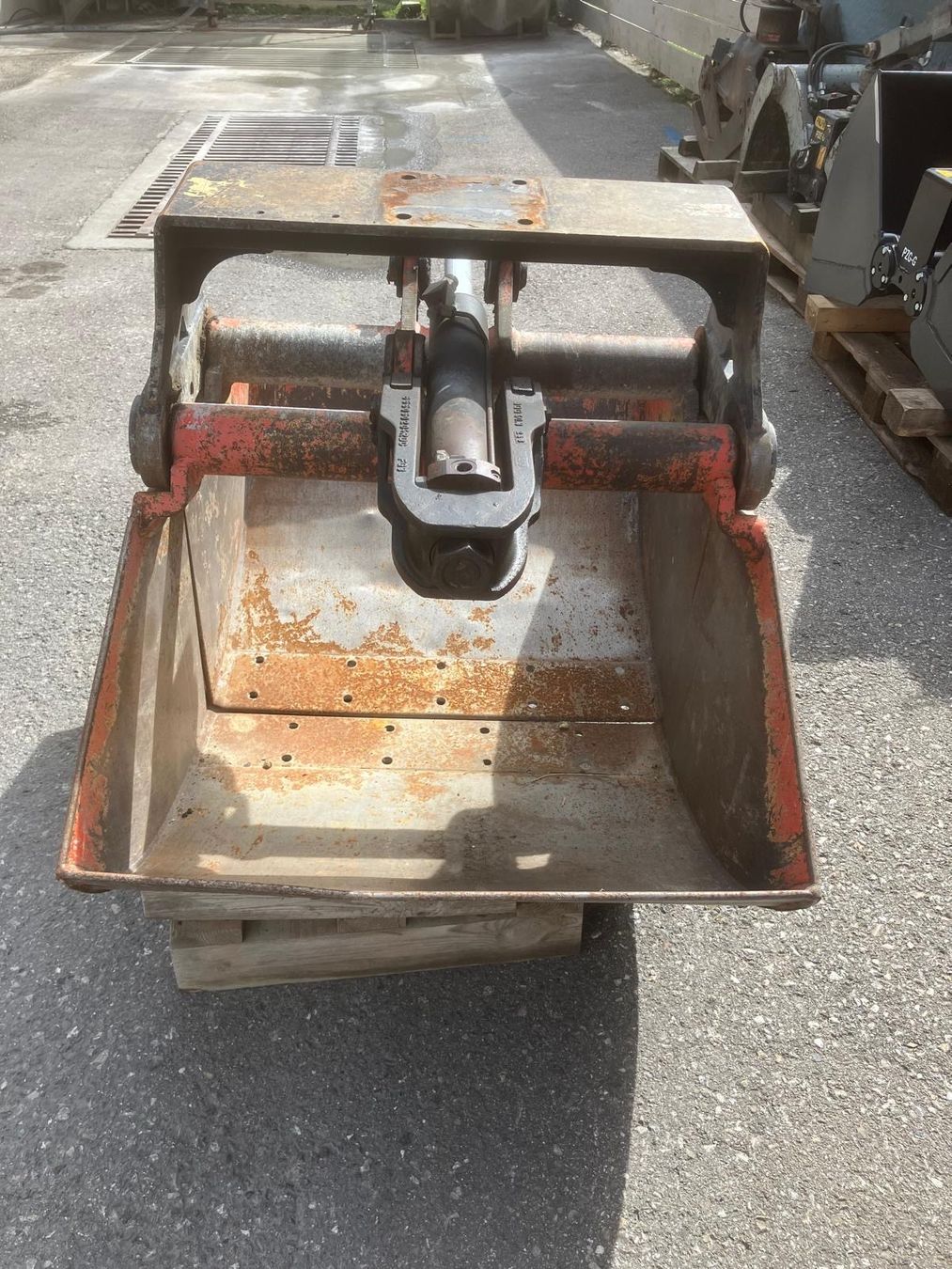 Pinze: Schalengreifer Kinshofer 450Ltd – Difettoso da Saanen venduto da D.W3792