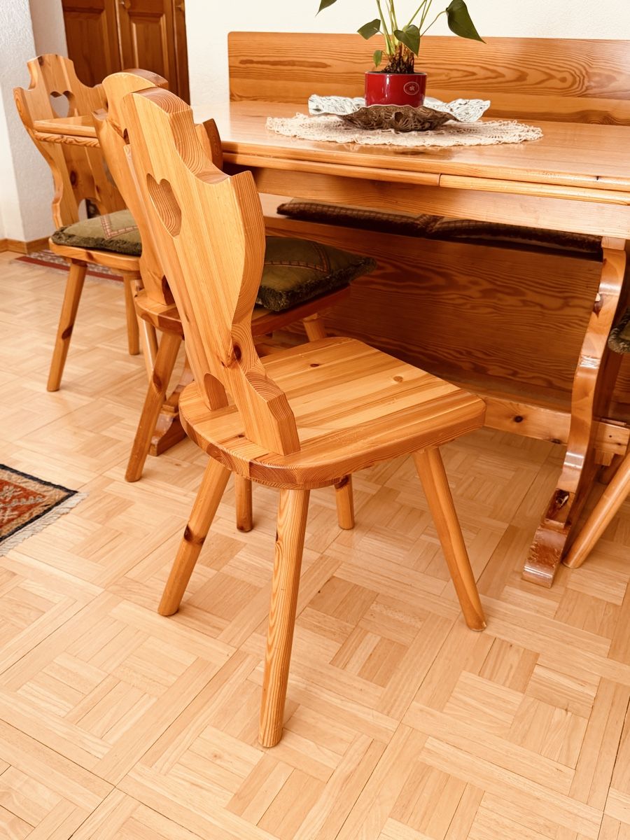 Tischset: Charmante table en bois massif et chaises – Gebraucht aus Crans-Montana von Fgmannarino 2