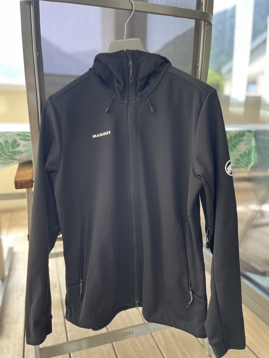 Mammut Giacche: Mammut Ultimate Softshell Jacke mit Kapuze schwarz Grösse M – Usato da Fiesch venduto da Chloe09