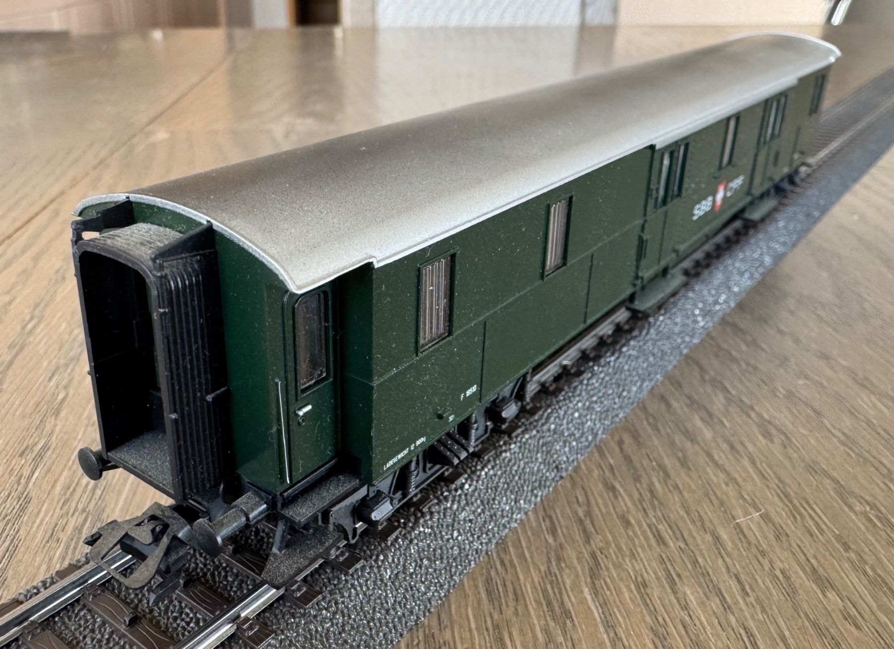 Märklin Modellini di ferrovie: SBB-Oldtimer-Gepäckwagen; neu – Nuovo (secondo la descrizione) da St. Moritz venduto da Manu7500