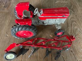 Modellbau Traktor Massey-Ferguson 175 Diesel mit Pflug