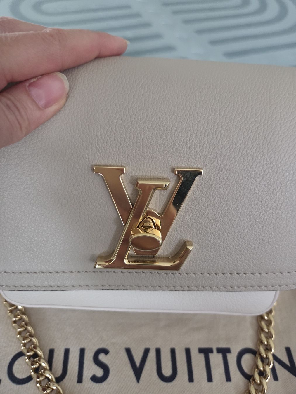 Louis Vuitton Borse da donna: Louis Vuitton Lockme Tender Tasche Greige – Nuovo (secondo la descrizione) da Belp venduto da Mary-Angel 2