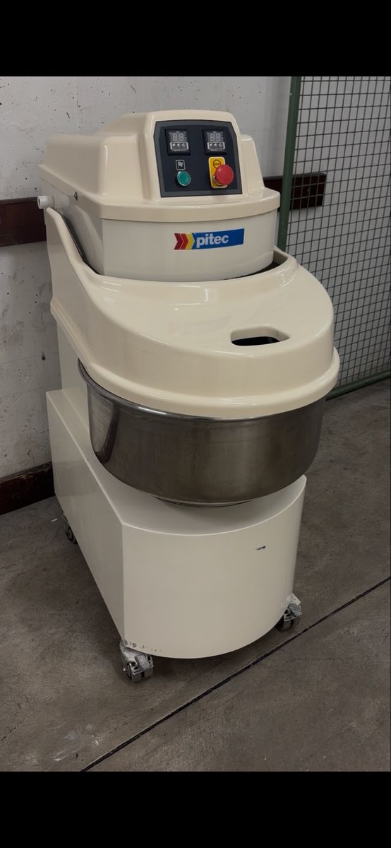 Appareils de cuisine: Teigmaschine  – D'occasion à Dietikon par dia_y8y5