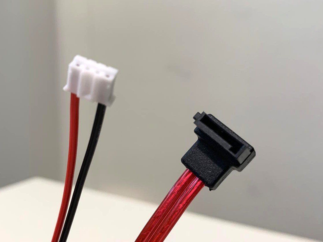 Cavi: SATA Strom -Datenkabel 5V - ca. 20 cm – Nuovo (secondo la descrizione) da Münchenstein venduto da Licontrol 2