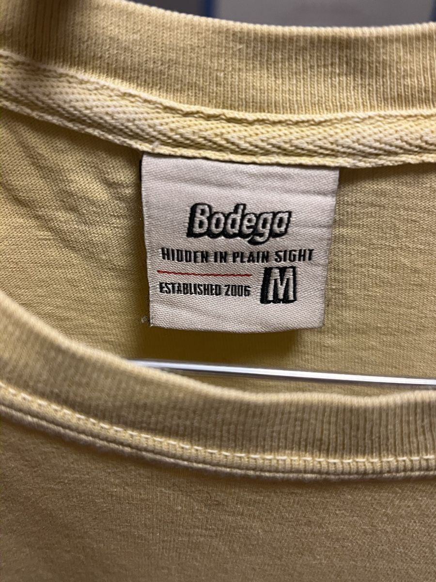 T-shirt: T-shirt Bodega vintage jaune – Usato da Villars-Ste-Croix venduto da Maaaat 1