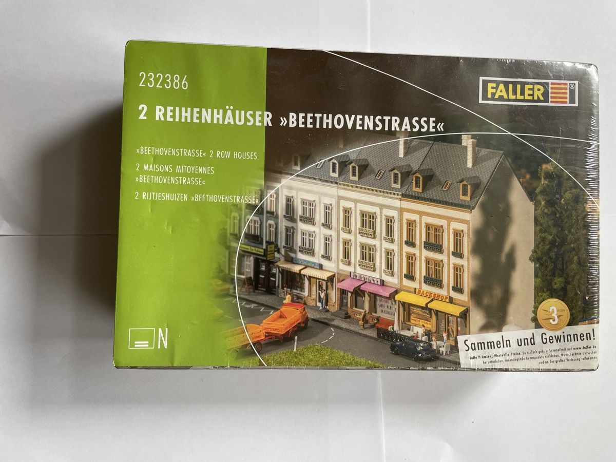 Faller Modellini di ferrovie: Faller 2 Häuser „Beethovenstrasse“ – Nuovo e nell'imballaggio originale da Kleinandelfingen venduto da marco_85