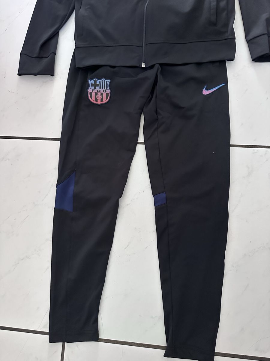 Nike Lotti & Set di vestiti: FCB Trainer Jäggli&Hose Grösse 170 – Usato da Grenchen venduto da alain77 1