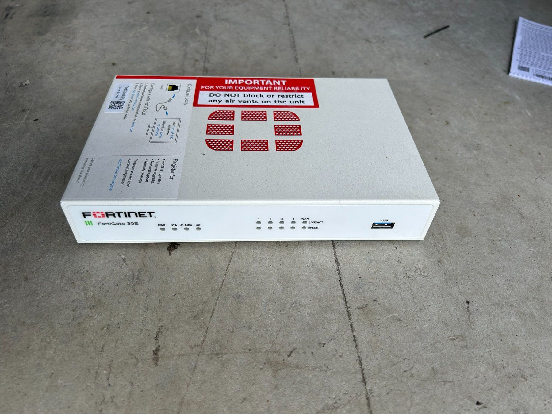 Rackmount IT Rackmount Kit RM-FR-T9 für FortiGate 30E / 50E (Gebraucht ...