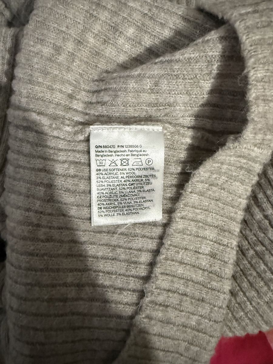 H&M Kleider: Robe pull H&M col drapé gris – Neu (gemäss Beschreibung) aus Tolochenaz von izz_7vdk 2