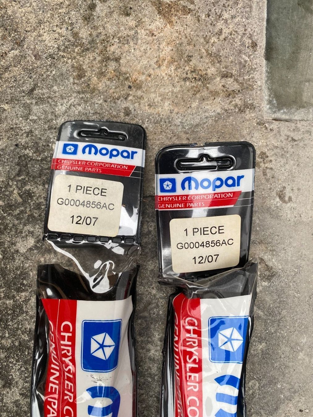 Mopar Tutti pezzi di ricambio auto: Mopar Stoßdämpfer der Heckklappe‪ – Nuovo (secondo la descrizione) da Minusio venduto da demi0110 1