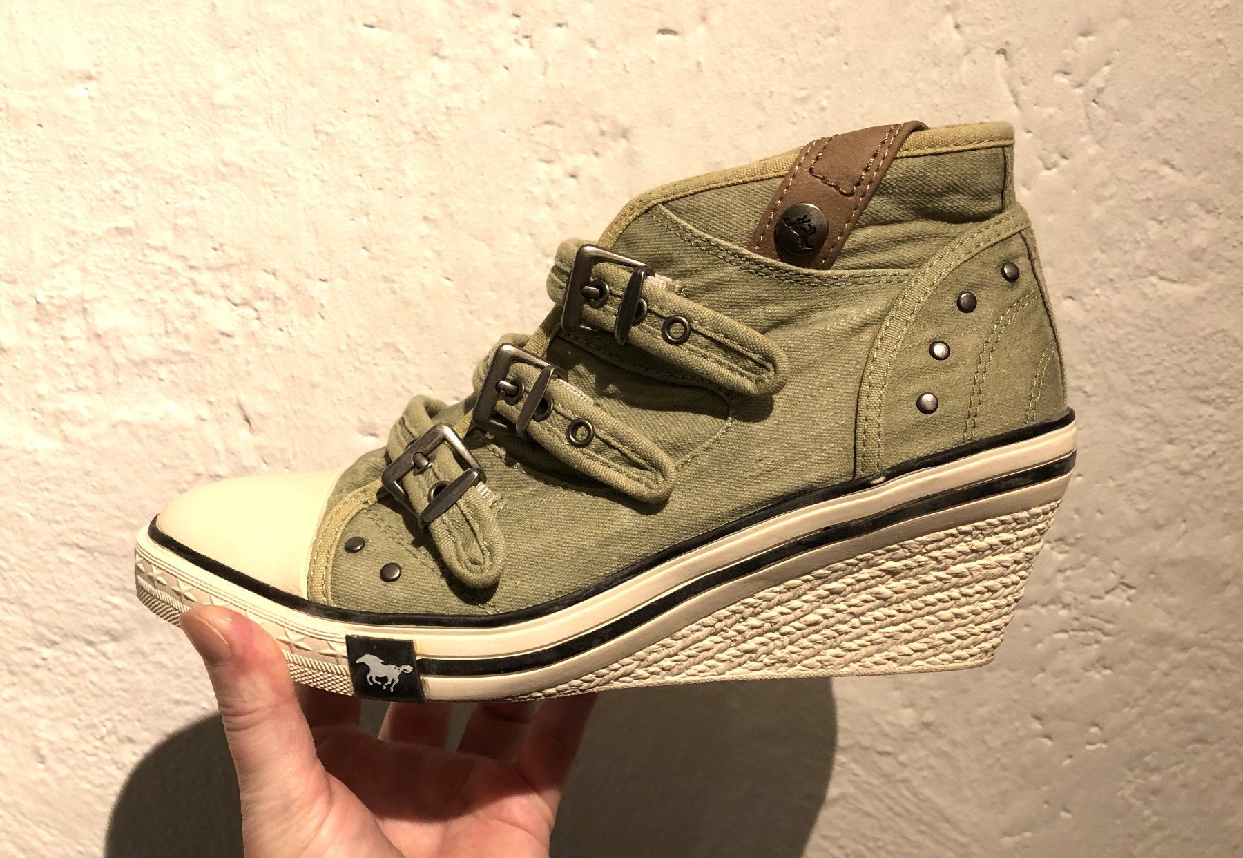 Mustang Scarpe da donna: Hochhackige Sneaker, praktisch Neu – Usato da Rüti ZH venduto da Jasna89 2