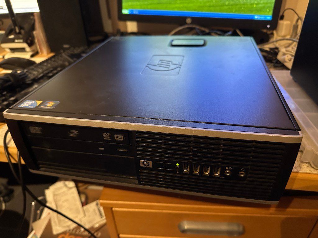 Hewlett Packard PCs: Computer HP 8000 Elite mit Windows XP Pro neu installiert – D'occasion à Brunnen par 23068