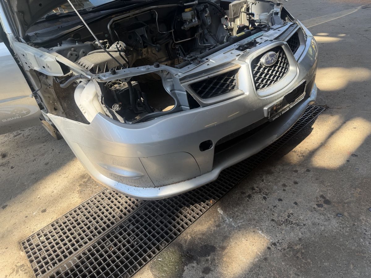 Subaru Tutti pezzi di ricambio auto: Subaru Impreza 2005-2007 Frontstosstange – Usato da Widnau venduto da Gasser_Auto 1