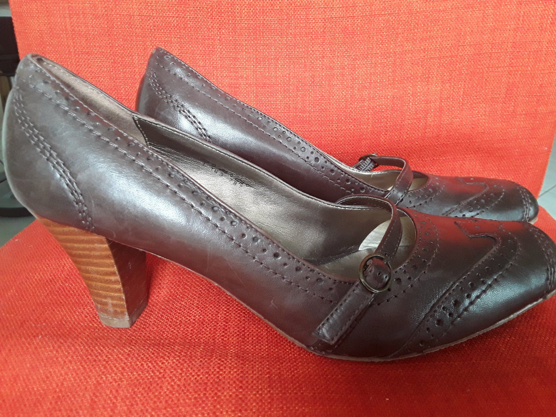 Scarpe da donna: Leder-Pumps 5 Th Avenue Gr.39 – Usato da Heimberg venduto da Samprof 2