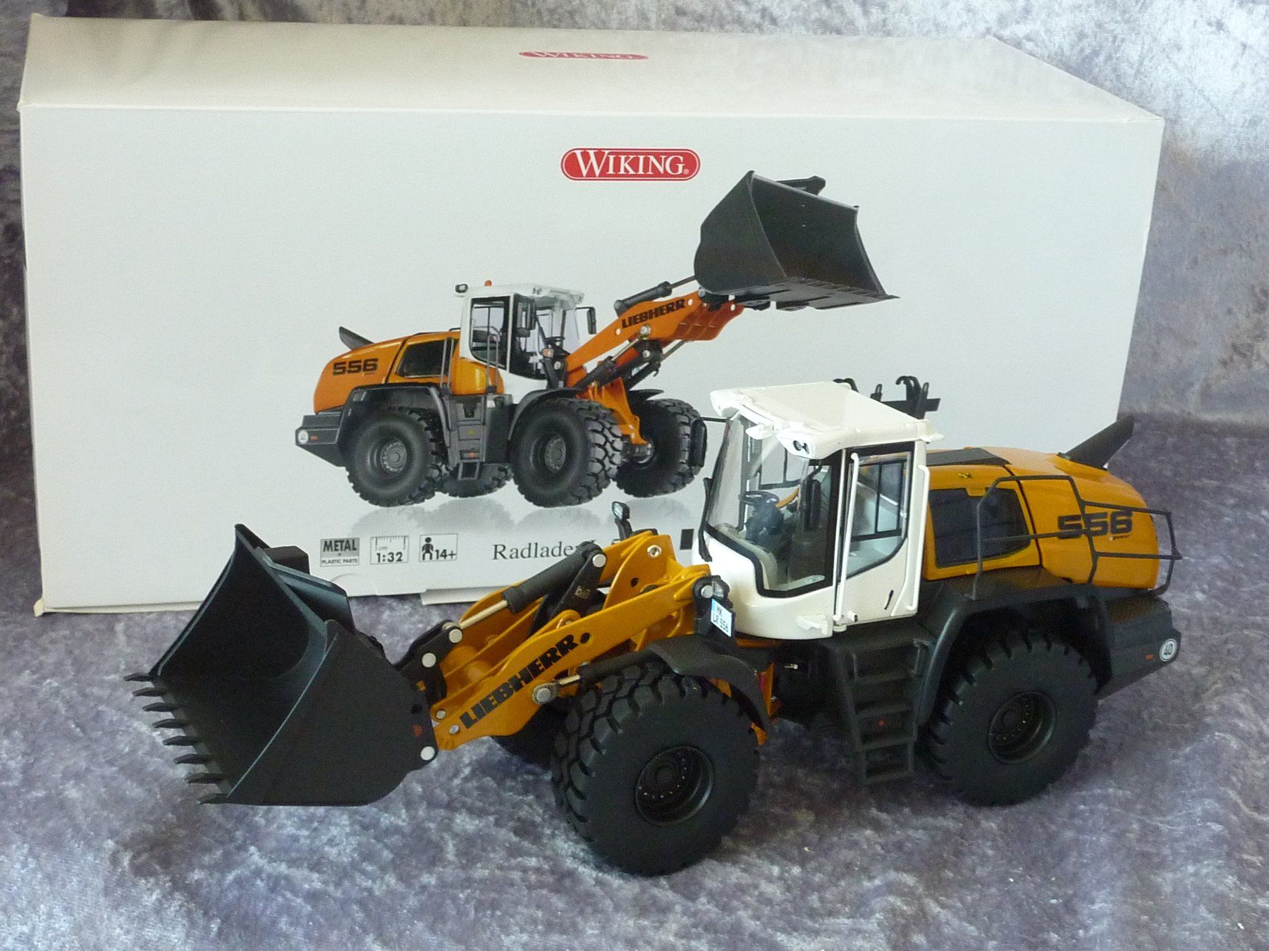 Liebherr Kit di modellismo & Modellini statici: Liebherr Radlader L 556  1:32 – Nuovo (secondo la descrizione) da Dürrenäsch venduto da modellautos4you