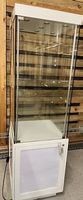 Verkaufsvitrine mit Glas und Beleuchtung