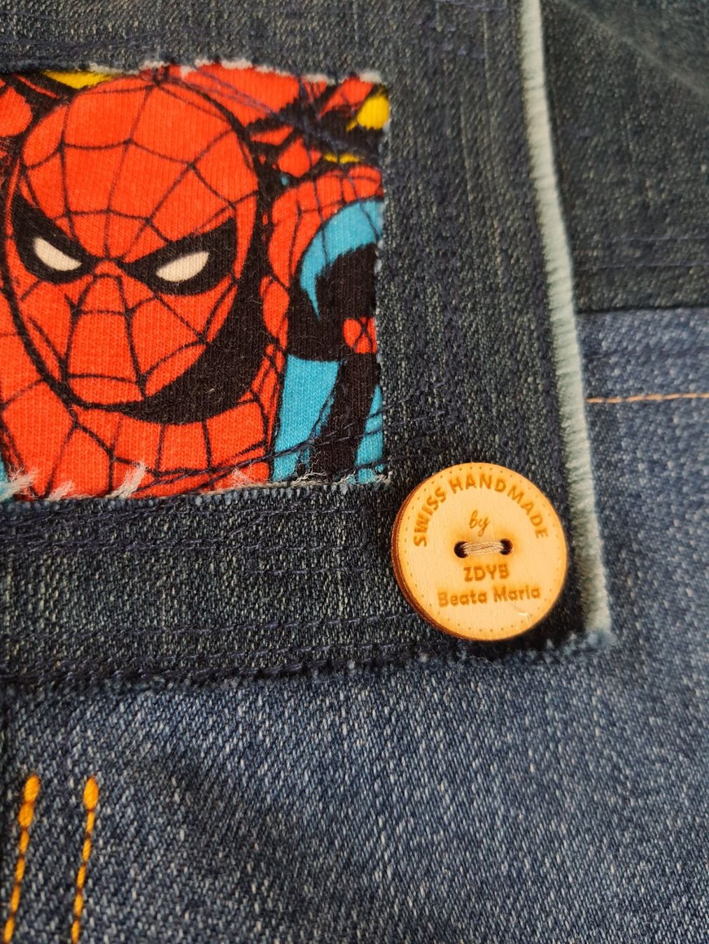 Borse: Einzigartige Jeans-Patchworktasche Marvel Handgenäht – Nuovo e nell'imballaggio originale da Widnau venduto da Marakumba 7