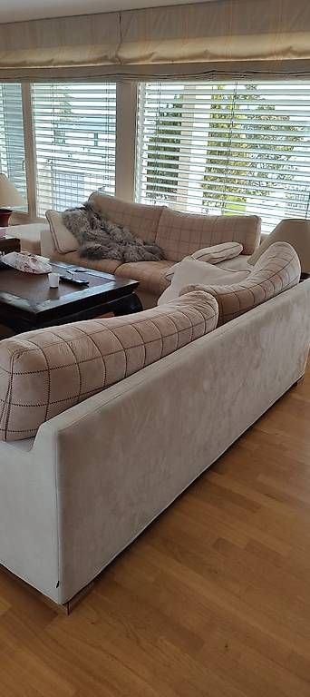 Divani: 2 canapés + pouf velours beige - comme neuf – Usato da Lausanne venduto da SellerStyle 2