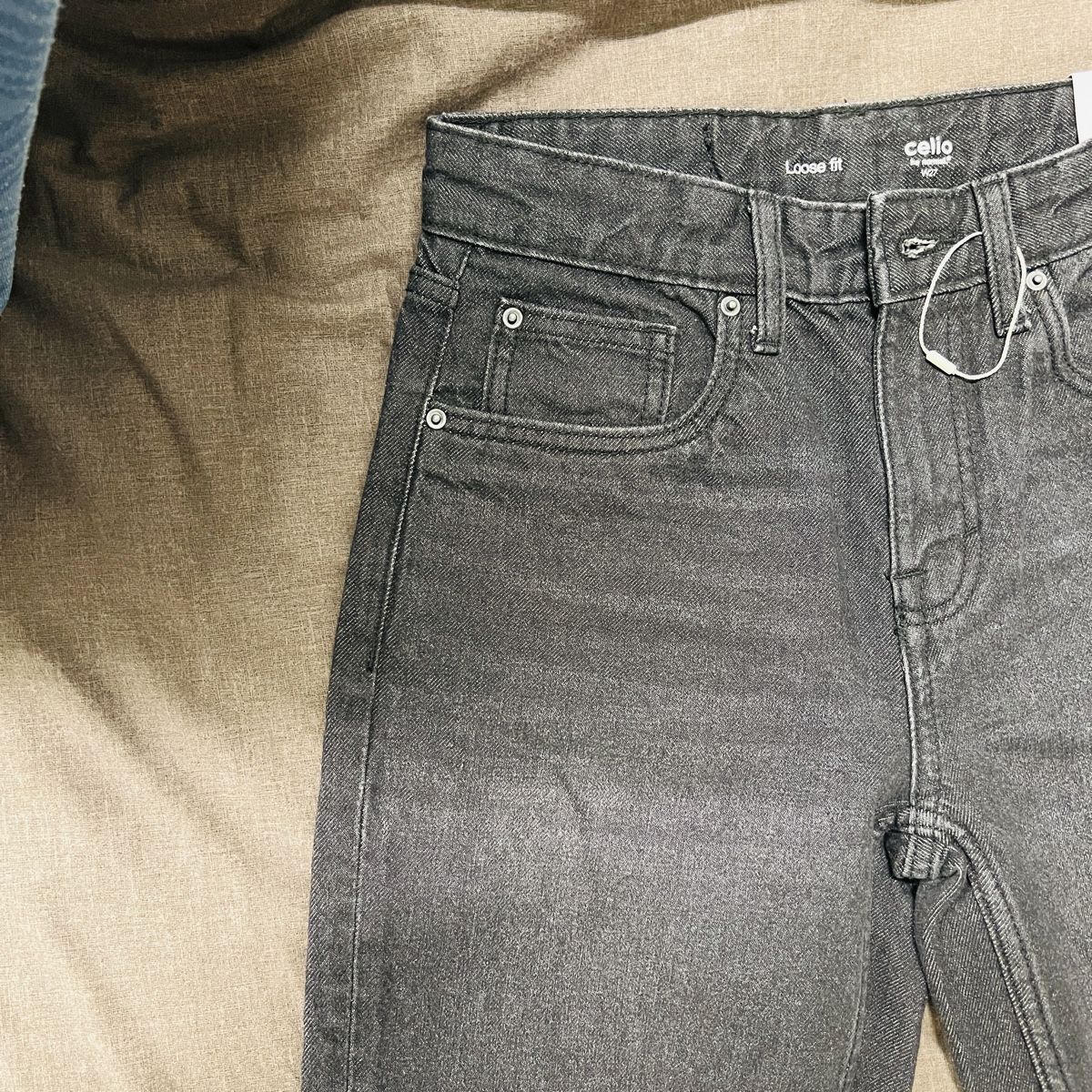 Jeans: Celio Jeans Loose Fit Grey W27 M – Neuf avec emballage d'origine à Fribourg par saw_hyb8 4