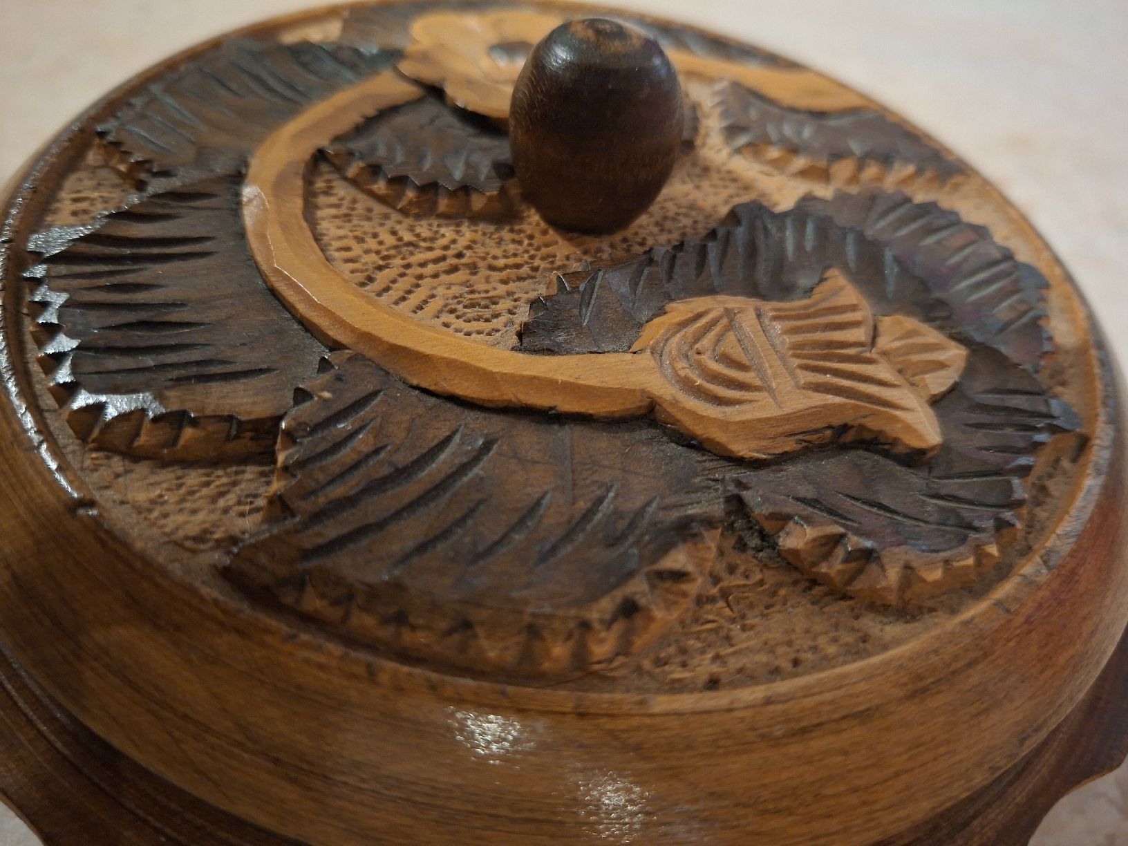 Ciotole: Holzschale mit Deckel, handgeschnitzt, Vintage Look – Usato da Klingnau venduto da vollmond36 9