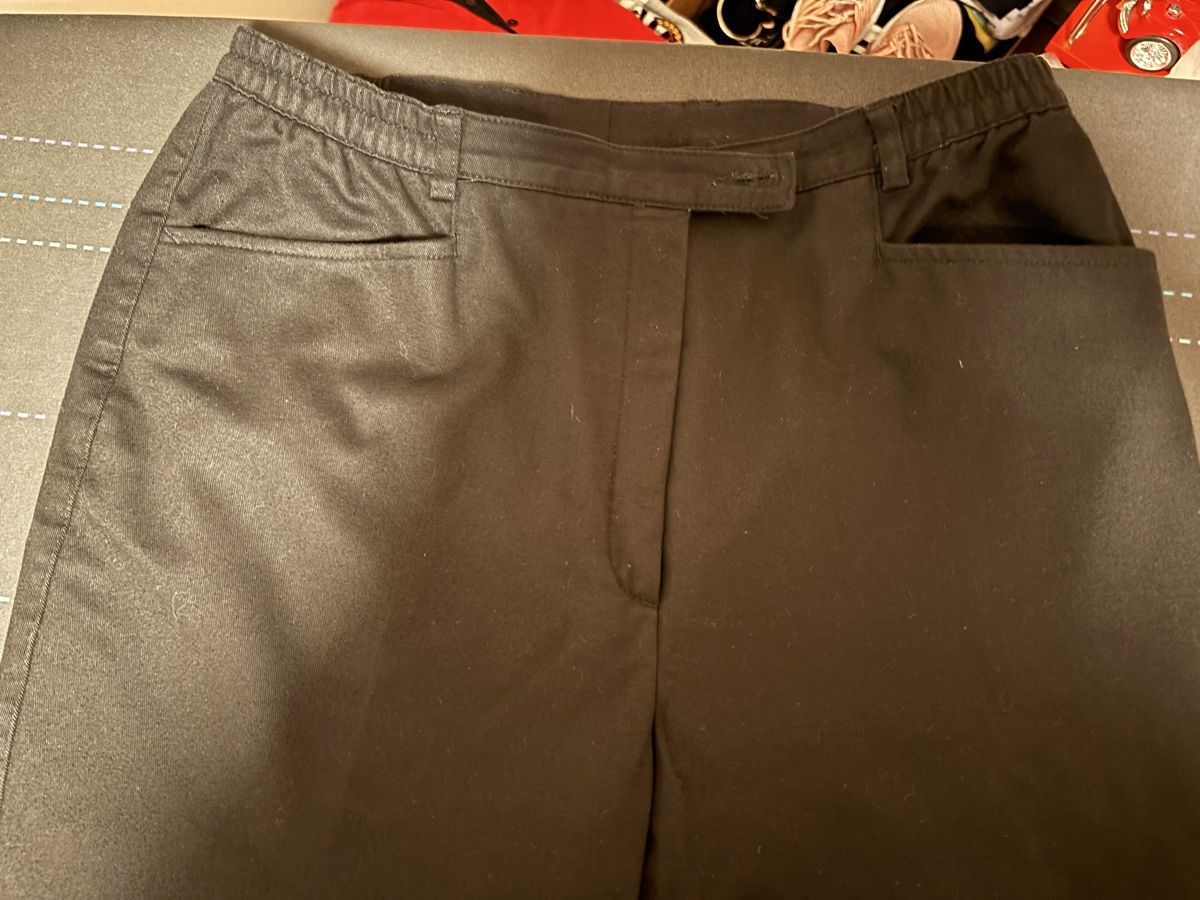 Pantaloni: Schwarze Hose Gr. 42 – Usato da Kesswil venduto da Branca-01 7