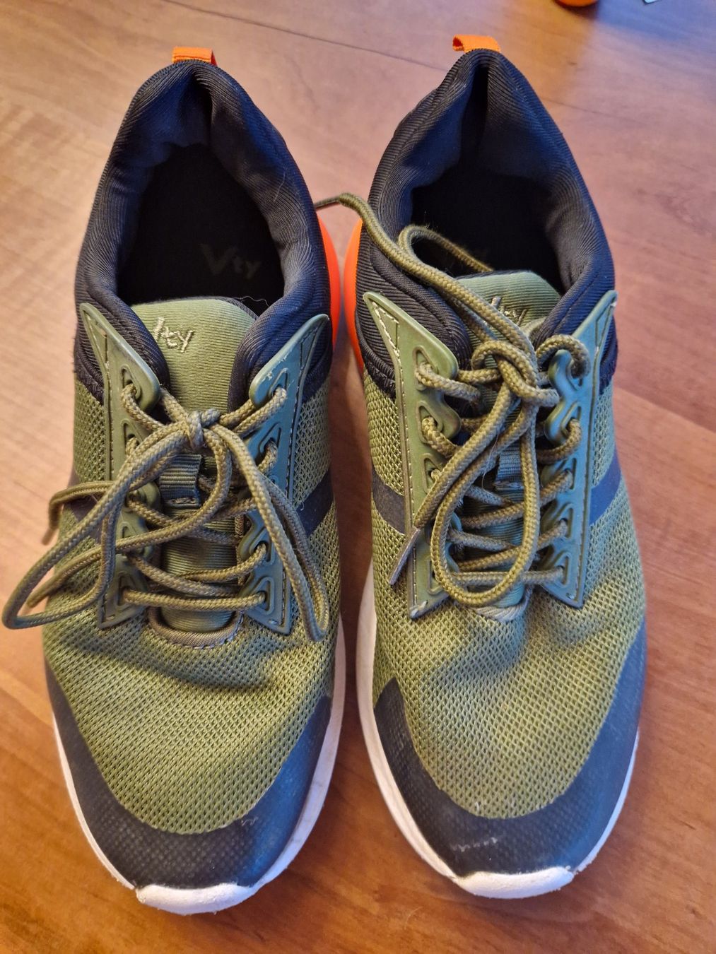 Schuhe für Jungen: Turnschuhe / Freizeitschuhe Vty Grösse 34 – Neu (gemäss Beschreibung) aus Giswil von monimaus08 1