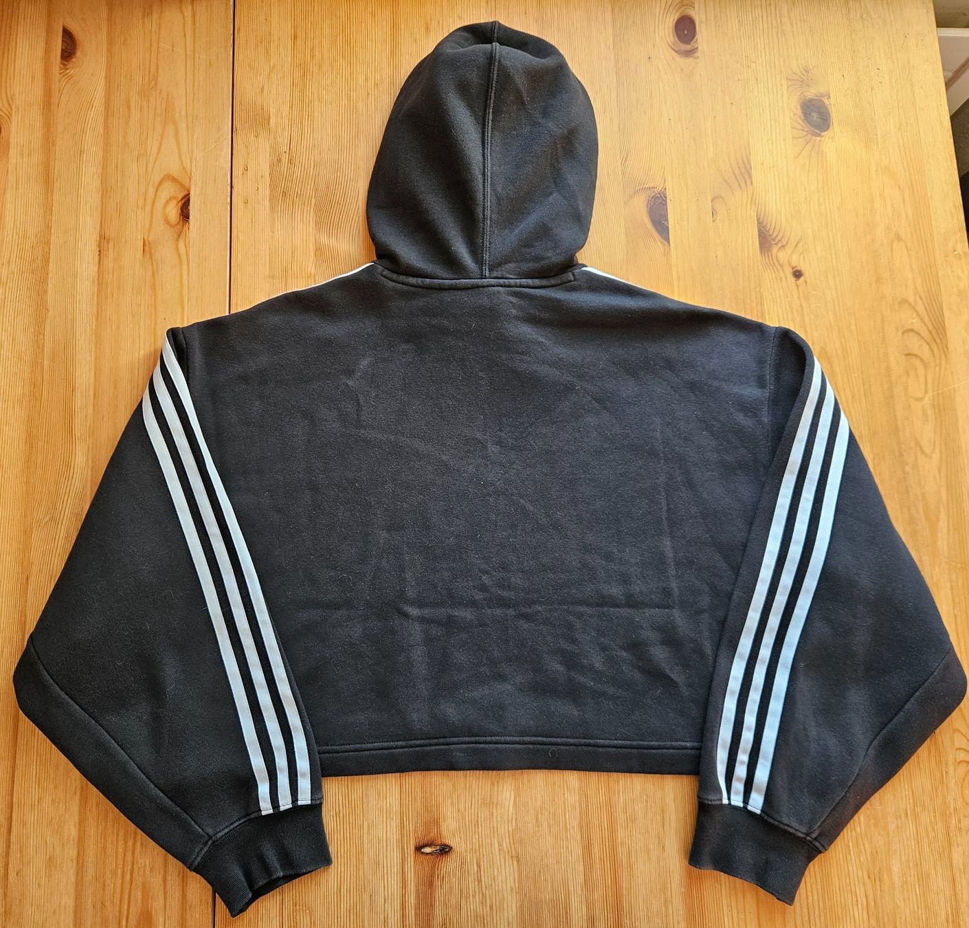Adidas Maglioni & Felpe: Cropped Sweater adidas Grösse S retro Pullover Hoodie – Usato da Hägglingen venduto da United-Village-Trade 5