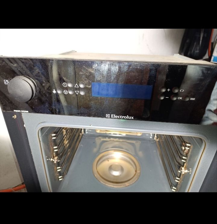 Electrolux Fours: Backofen Elektrolux mit Steamer – D'occasion à Eschenbach SG par manu-sonnenschein