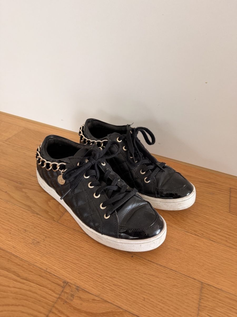 Guess Scarpe da donna: SCHWARZE GUESS SNEAKERS MIT KETTE – Usato da Muri AG venduto da GIRO777 1