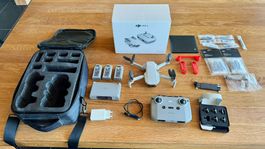 DJI Mini 2 Fly More Combo mit Zubehör - nur 5,5 Flugstunden!