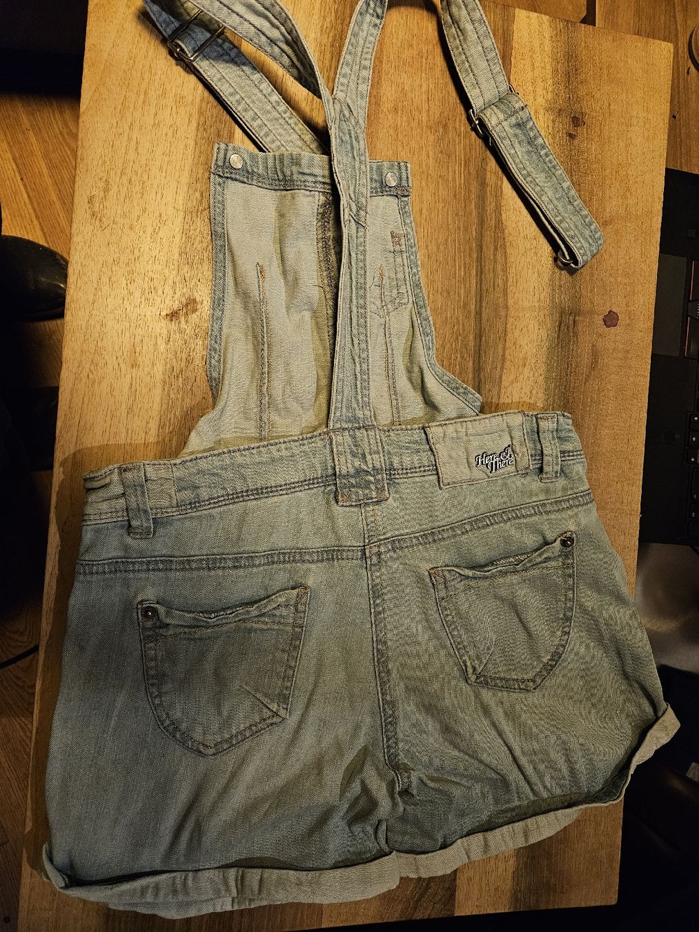 C&A Pantaloni: Coole Latzjeans von Here+There, Gr. 152 – Usato da Spiez venduto da ann_y7bb 1
