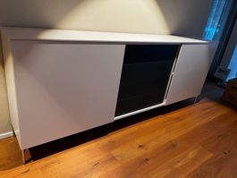 Sideboard weiss mit Schubladen und Schiebetüren