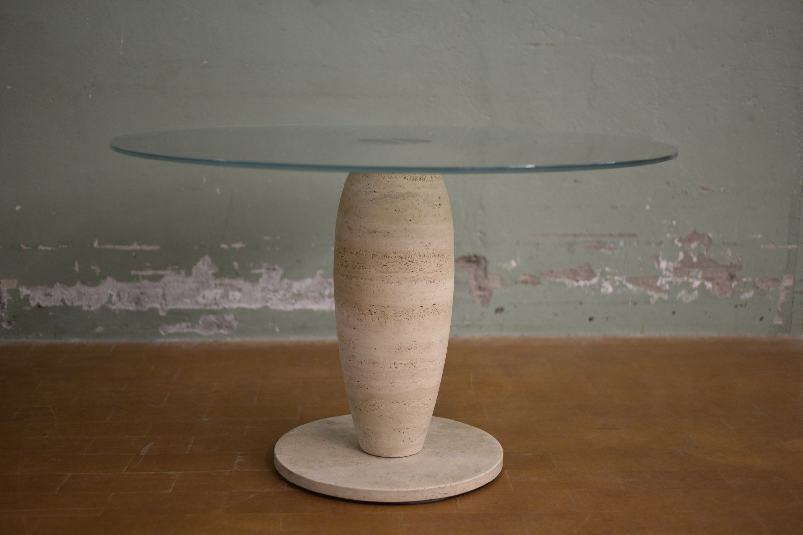 Tavoli: Designer Tisch aus Travertin und Glas – Usato da Lichtensteig venduto da UsedIN 2