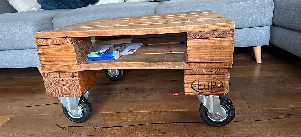 Tables: Selber gebautes Tischchen – D'occasion à Buhwil par Knuddelber 1