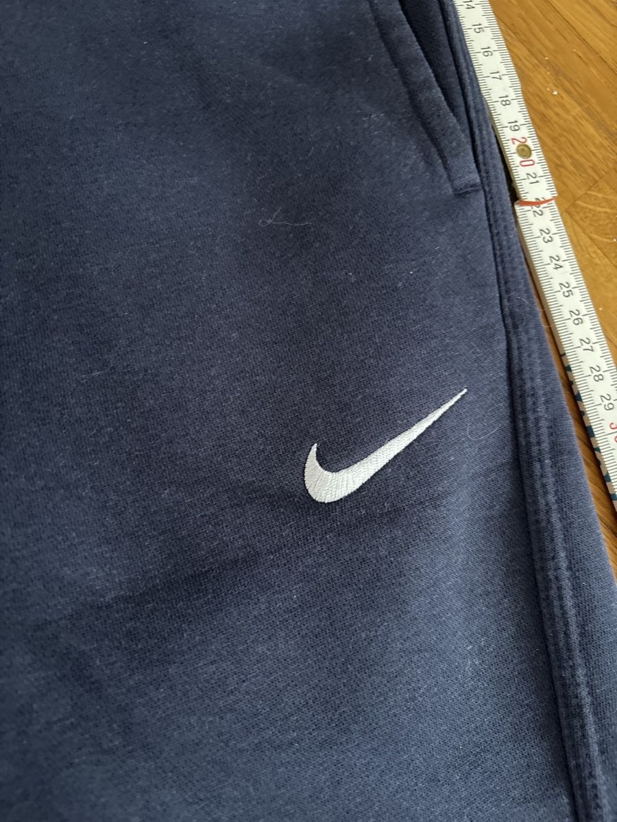 Nike Pantaloni: Nike – Usato da Pully venduto da Kalissa 2