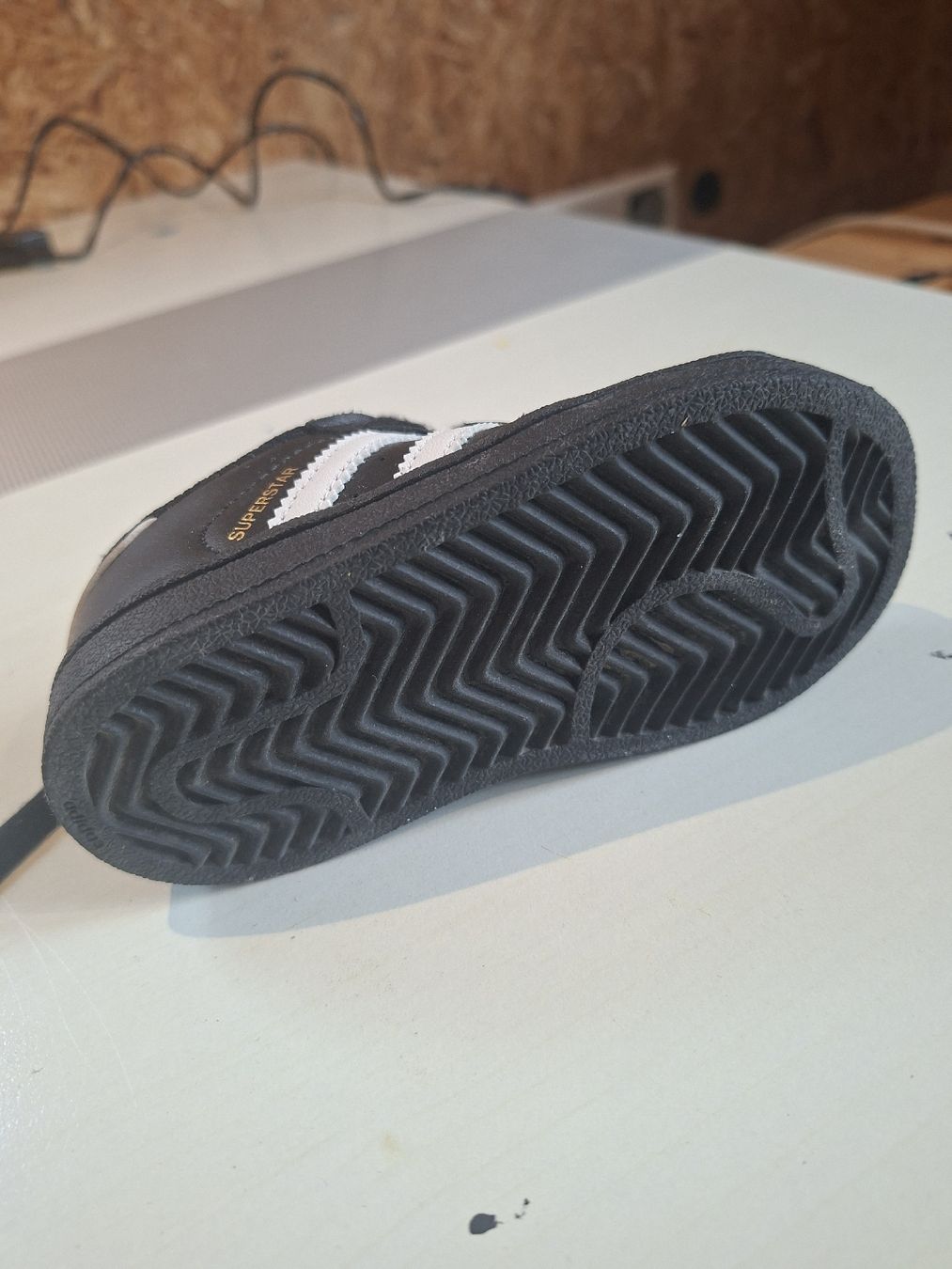 Adidas Herrenschuhe: Adidas  Kinderschuhe Gr. 22 – Neu (gemäss Beschreibung) aus Siebnen von Bachmeitli 2