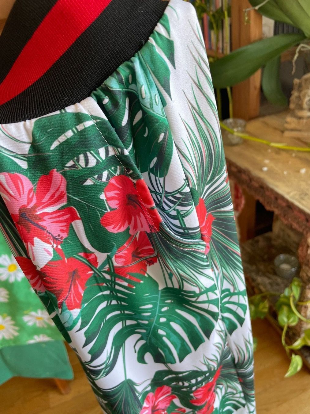 Hosen: Neue blumige Trainerhose, s – Neu (gemäss Beschreibung) aus Zürich von Derya011 1