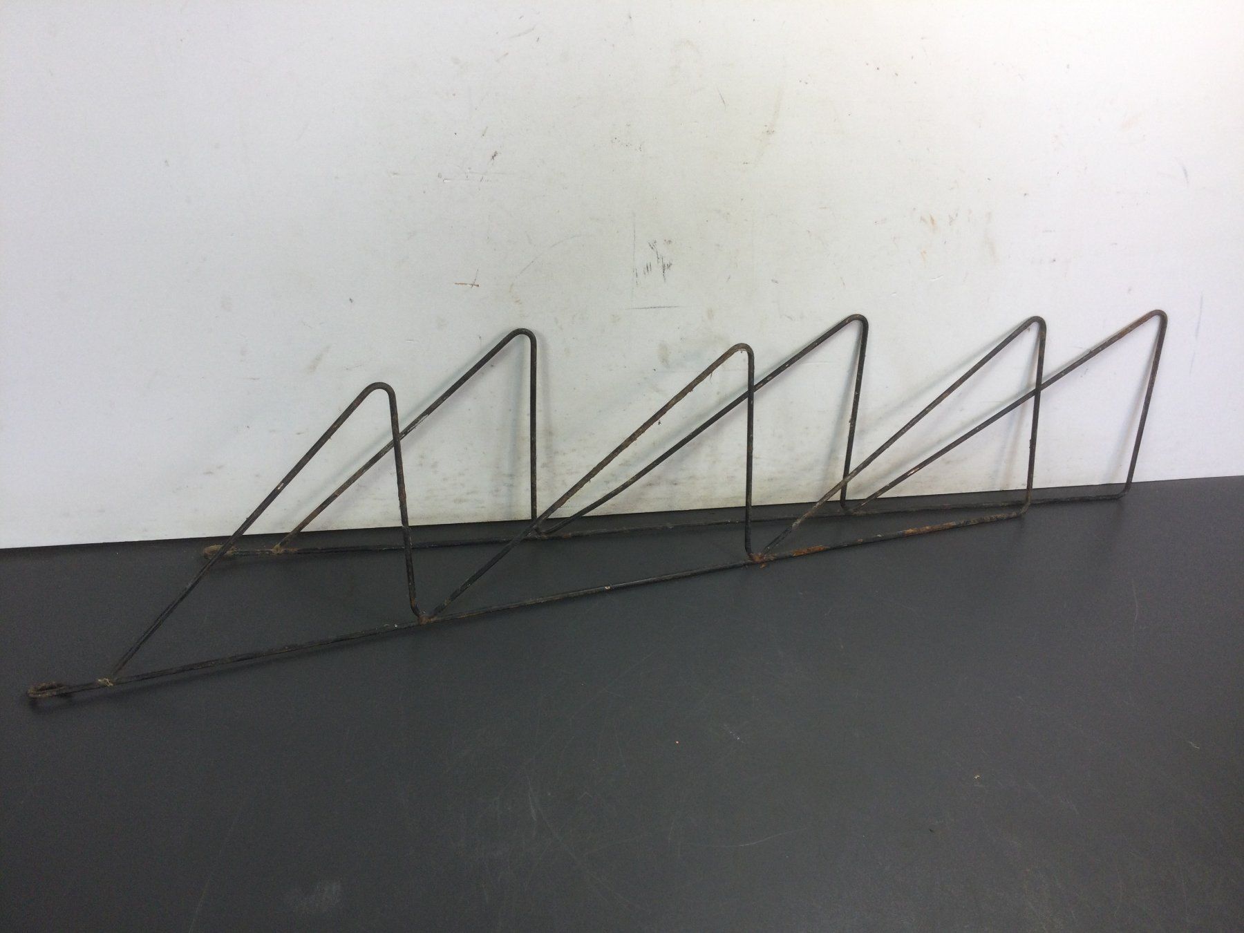 Outils anciens: Gebrauchte rostige String Tablarhalter – D'occasion à Wangen SZ par kuriosum12 3