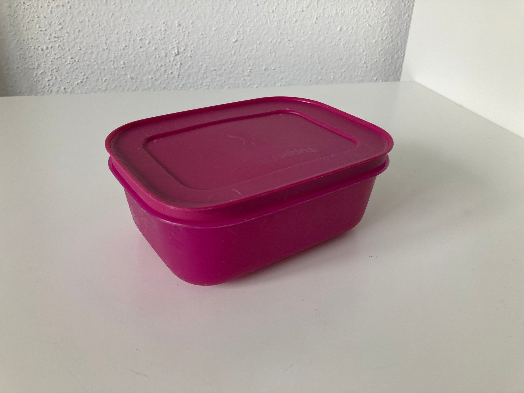 Tupperware Contenitori & Simili: Récipient Tupperware rose fuchsia 150ml état d'usage ... – Usato da Biel/Bienne venduto da almercaa